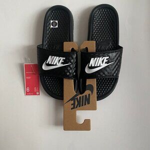 NWT Nike Women’s JDI Black and White Sandals Size 6 343881-011 Summer